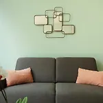 Apartment Center Of Paris By Studio Prestige